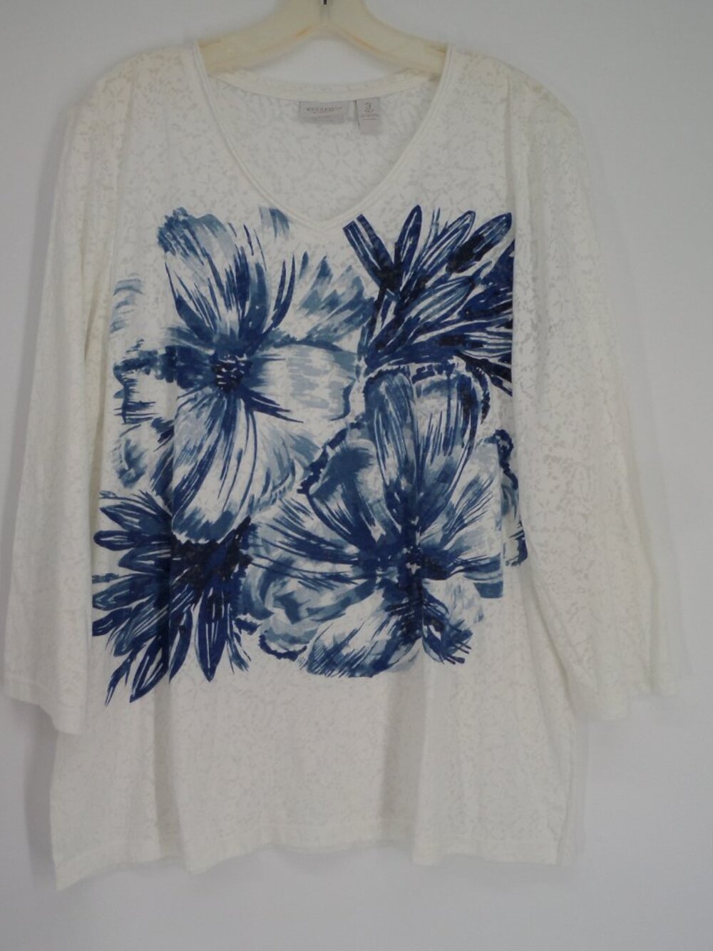 Chico's  Women's 3/4 Sleeve White Background/Blue Floral   Top  Size 3 US XL